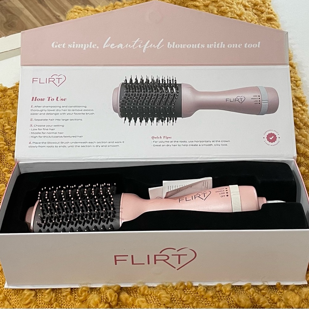 Flirt Tease Blowout Brush 3 in 1 NEW IN BOX